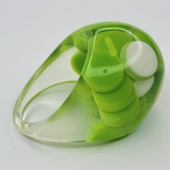 Chunky Oval Shape Resin Ring With Green and White Pill Beads Lucite Large Ring - Picture 3 of 9